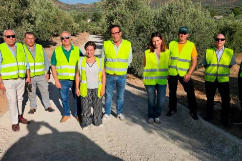 <i>Visita de Soledad Aranda a las obras del camino rural de Cambil. / Junta de Andalucía. </i>