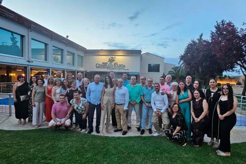 <i>Foto de familia de los trabajadores de Complejo Juleca durante la celebración.</i>