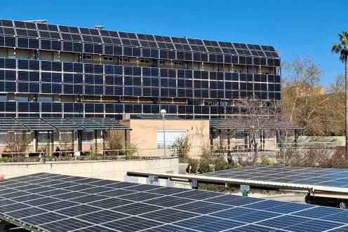 <i>Placas fotovoltaicas. / UJA.</i>