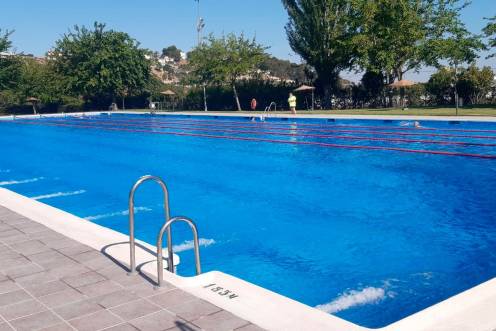 <i>Piscina municipal de Torredonjimeno en una imagen de archivo. / Europa Press</i>