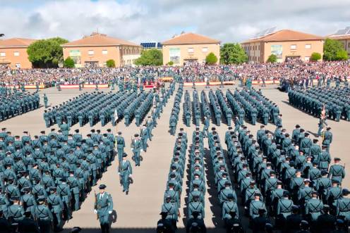 <i>Remitiendo Nota De Prensa Acto Jura De Bandera 131 Promoción En La Academia De Baeza. / Guardia Civil.</i>
