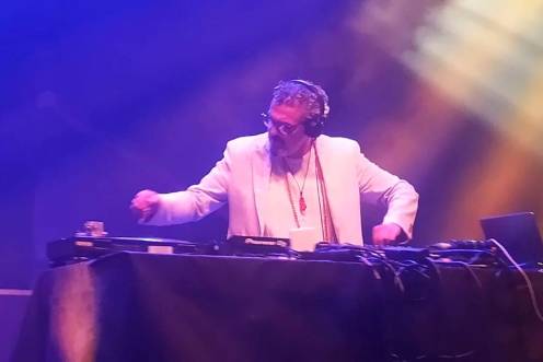 <i>El DJ Juanma Quesada, conocido como El guardián del vinilo inauguró una nueva edición de un festival para amantes del soul y el blues.</i>