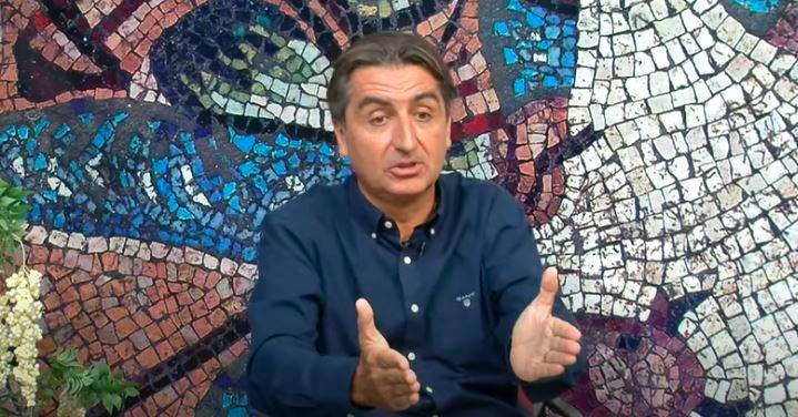 <i>Miguel Hoyo, en una entrevista en PTV Linares.</i>