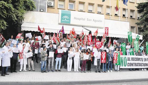 Concentración por la falta de personal en el San Agustín