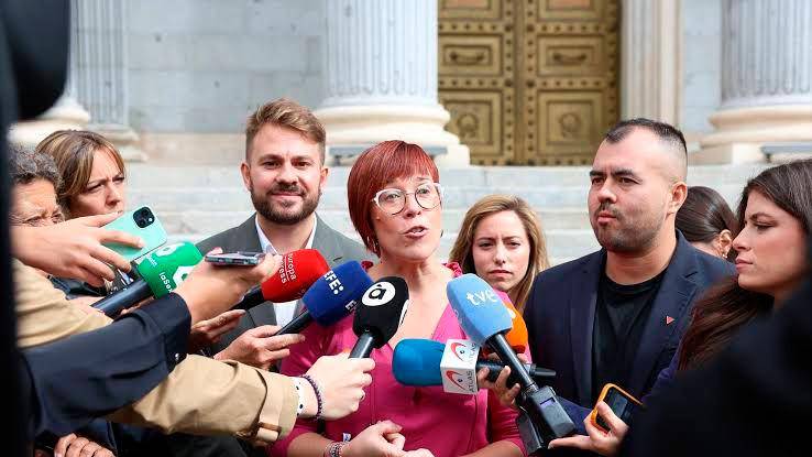 <i>El diputado de Compromís-Sumar, Alberto Ibáñez, la portavoz de Compromís, Águeda Micó, y la coportavoz de Podemos, María Teresa Pérez. Archivo. / María Fernández Jara / Europa Press.</i>