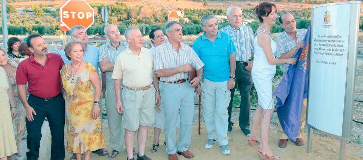 <i>Vecinos de Valdeastillas el día de la inauguración de el barrio. / Arhivo histórico Diario JAÉN. </i>