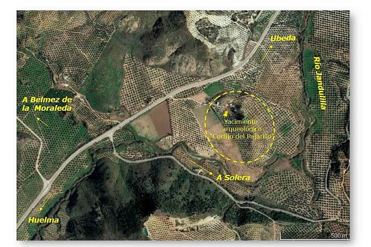 <i>Vista aérea yacimiento arqueológico entre la “Carretera de la Estación” de Úbeda a Moreda (A-401) y la carretera a la “Estación de Cabra por Solera” (JV-3214).</i>