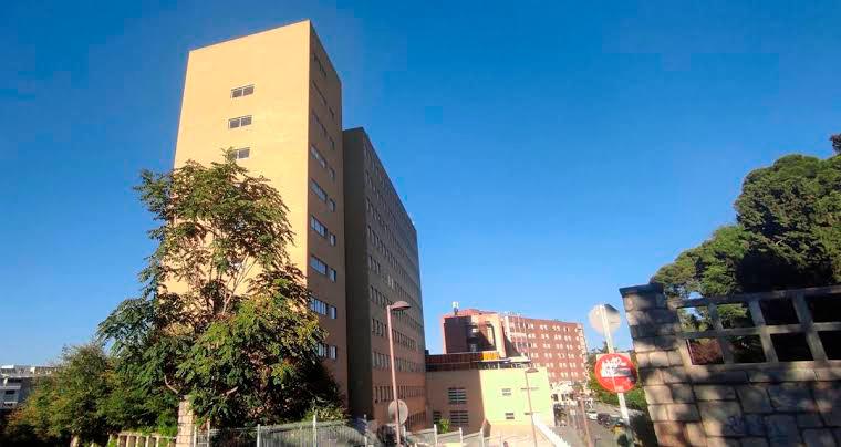 <i>Recinto del Hospital Universitario de Jaén, con el Materno-Infantil en primer plano y el Médico-Quirúrgico al fondo. Archivo. / Europa Press.</i>