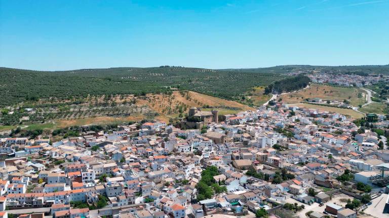 <i>El municipio jiennense de Canena desde el aire. </i>