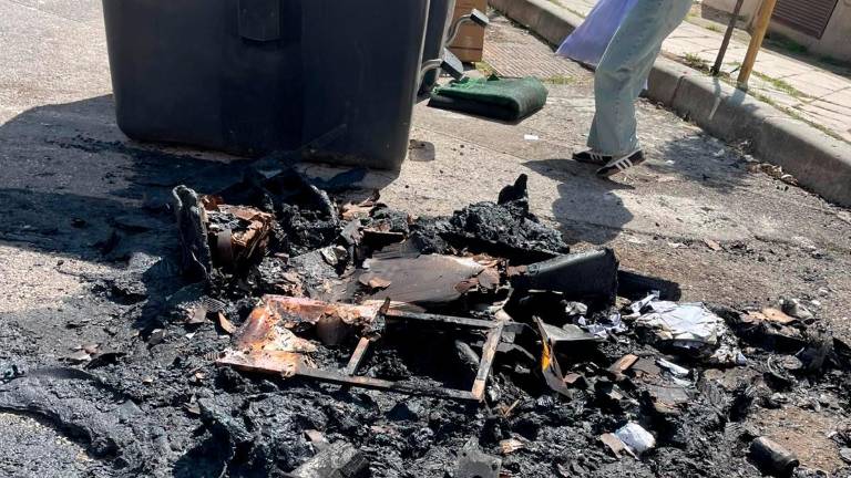 Quemados unos contenedores cerca del Pabellón de Santa Isabel