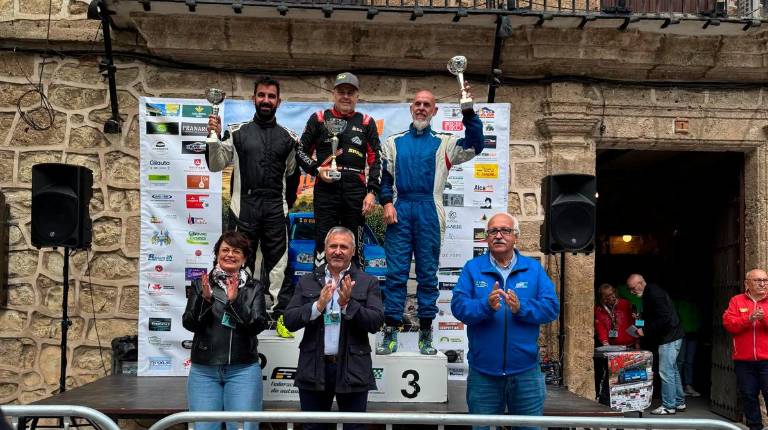 <i>El podio del Campeonato Andaluz de Turismos y reconocimientos.</i>
