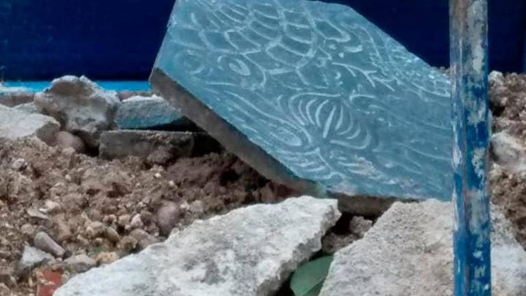 Críticas vecinales a que se tiren las “baldosas de Gaudí”