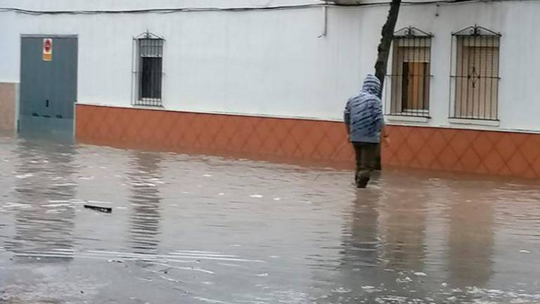 Una tromba inunda Bailén y origina decenas de incidencias