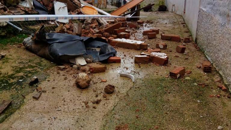 Desalojan por precaución a dos familias en Cazorla