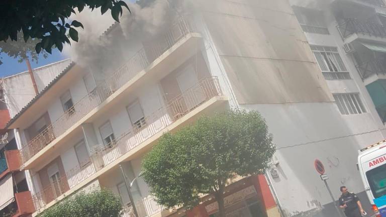 Trasladados a Granada el padre y el bebé afectados por el incendio en un piso de Alcalá