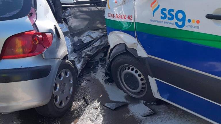 Un fallecido en Linares tras una colisión de un turismo y un camión