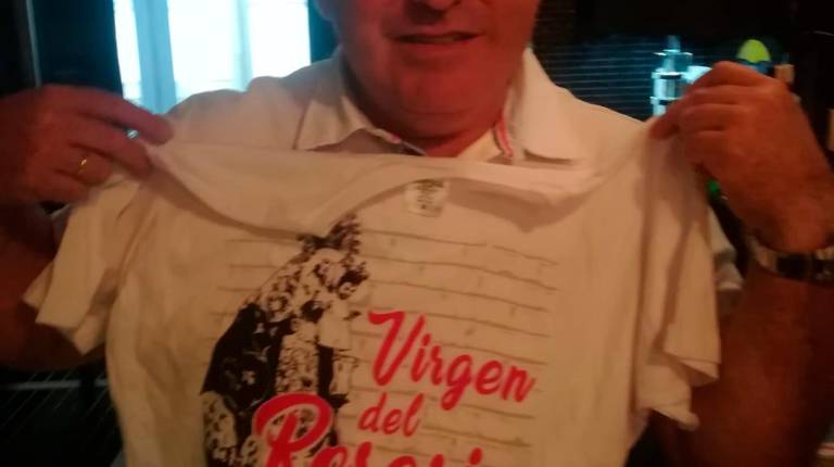 Dulce espera del discurrir de la patrona