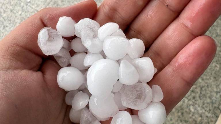 El cielo se abre en Jaén: Fuerte temporal de tormenta con granizo