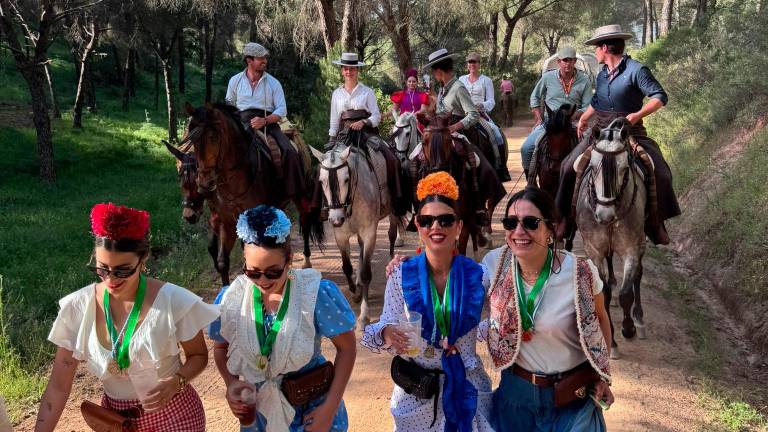 Las carretas dejan atrás el Santuario y disfrutan de la Sierra de Andújar