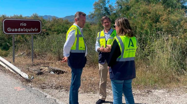 <i>Miguel Contreras en una visita a las obras de la carretera A-401. / Junta de Andalucía.</i>
