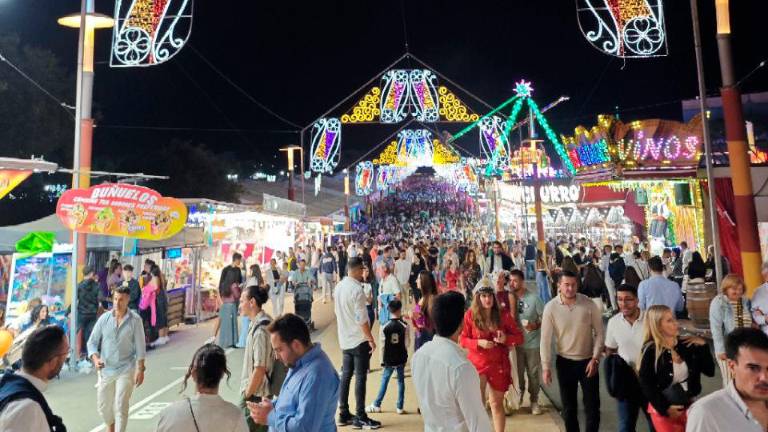 San Lucas vive la noche del gran sábado festivo: “no cabe un alfiler”