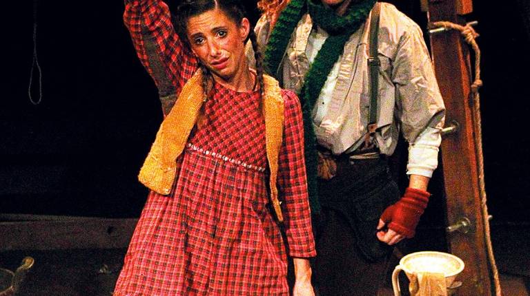 <i>Escena de </i>“La casa más pequeña”,<i> en el Teatro de La Merced de Cazorla.</i>