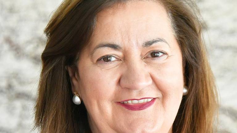 La linarense Ángela García recoge la Medalla de Andalucía a la Confederación Andaluza de Alzheimer