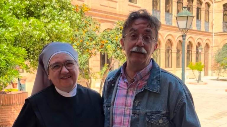 <i>Captura del vídeo en el que la madre María del Mar y Santi Rodríguez solicitan apoyo. / Instagram.</i>