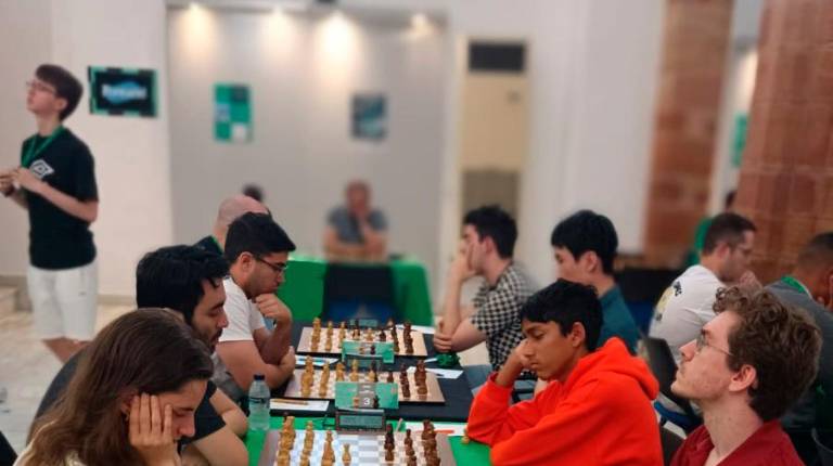 <i>Partida entre Nadya Toncheva y David Antón en Andújar. / Lince Chess.</i>