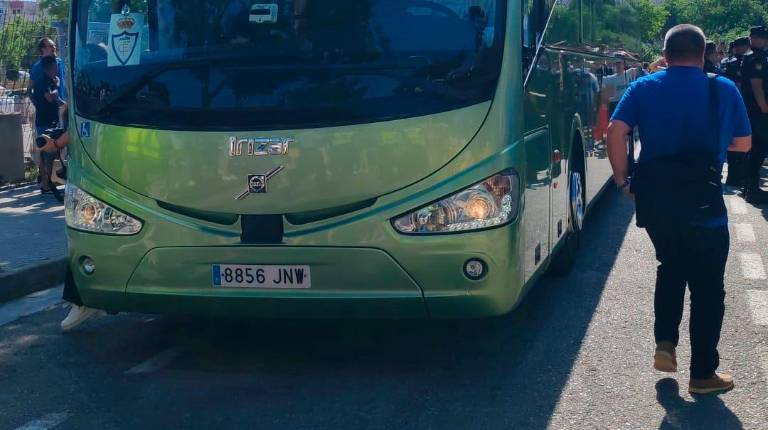 <i>Autobús en el que se ha desplazado la plantilla y el cuerpo técnico del Real Jaén. / Diario JAÉN</i>