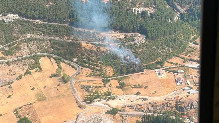 La rápida intervención del Infoca evita la expansión de los incendios en la Sierra de Segura, que siguen en fase de extinción