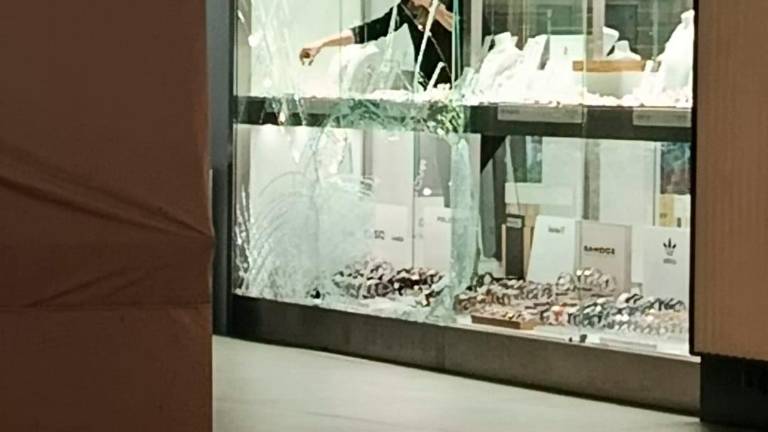 Robo en una joyería del centro comercial Jaén Plaza