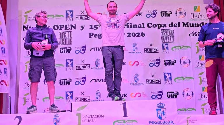 <i>Stephane Drouin, Honorin Hammard (ganador) y Davide Sassudelli.</i>