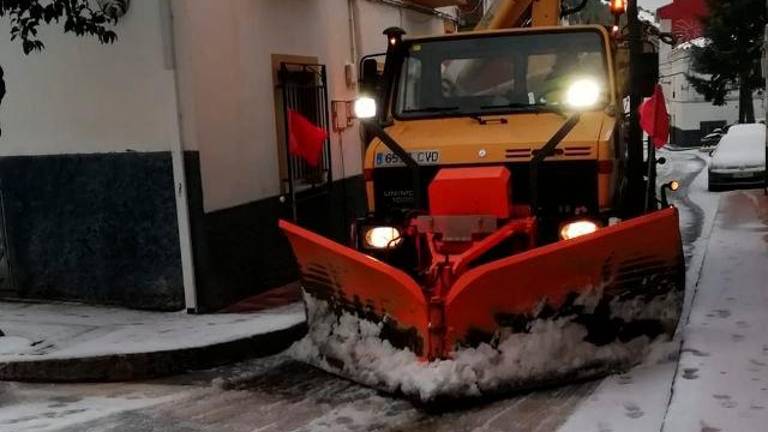 Todo un día tras la nieve en su primer episodio invernal tardío