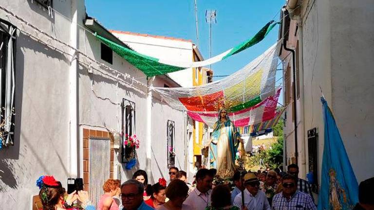 Inmenso abrazo a la Milagrosa por San Pedro