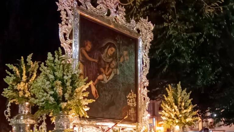 Exhibición colectiva de devoción hacia la Virgen de Belén en Nolaejo