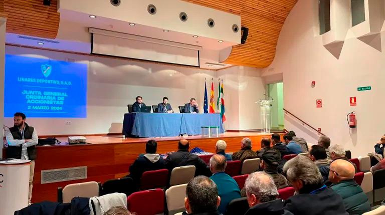 <i>Mesa presidencial de la primera junta general del Linares Deportivo SA.</i>