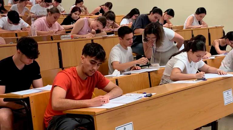 <i>Primer día de PAU en la UJA. / Pablo Espinosa Luna / Diario JAÉN.</i>