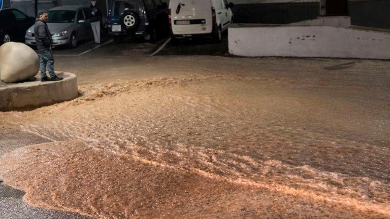 Las lluvias anegan algunas calles de Villargordo