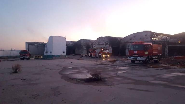 Incendio en las naves de las antiguas instalaciones de Cárnicas Molina