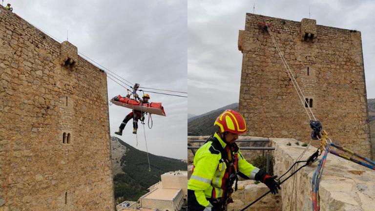 Así ha sido el simulacro de rescate de bomberos en el Castillo de Santa Catalina