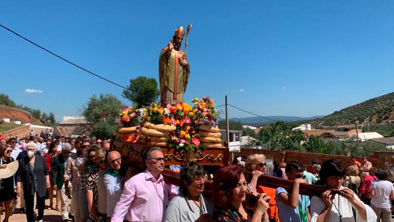 Vilches culmina las fiestas de San Gregorio con una gran procesión