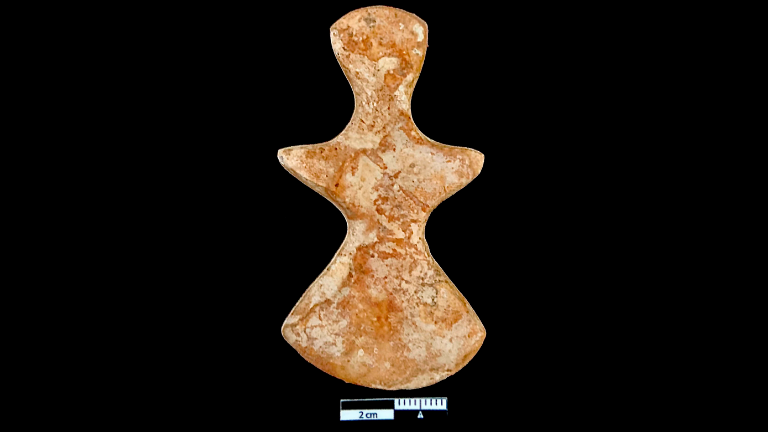 Hallado un ídolo cruciforme del año 3.000 a.C. en las excavaciones de Bedmar