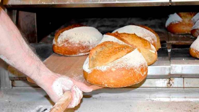Los panaderos llaman al pan, pan
