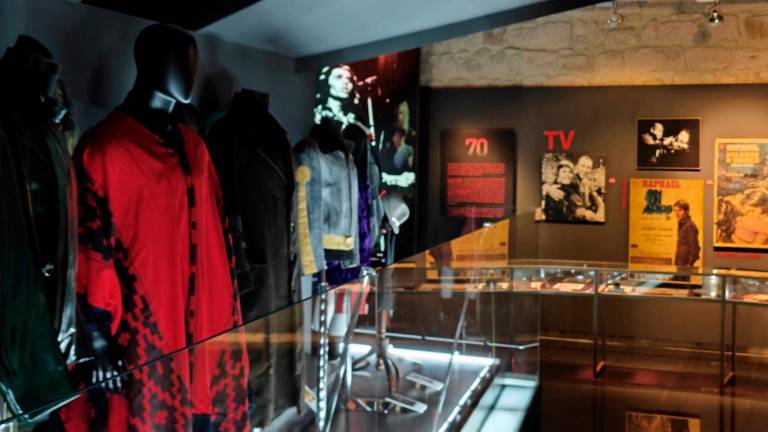 Ña descubre el mito Raphael en su museo