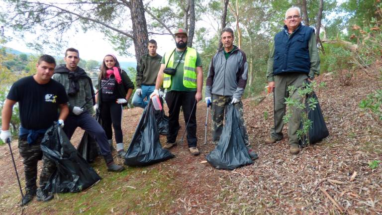 XI Jornada de limpieza de orillas en el Encinajero