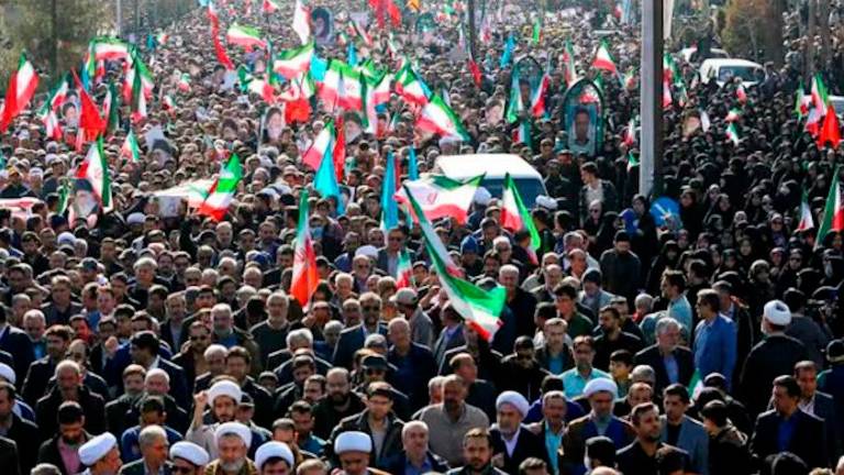 EE UU afirma que “la diplomacia es la primera opción”, pero no descarta bombardear Irán, en plena ola de protestas