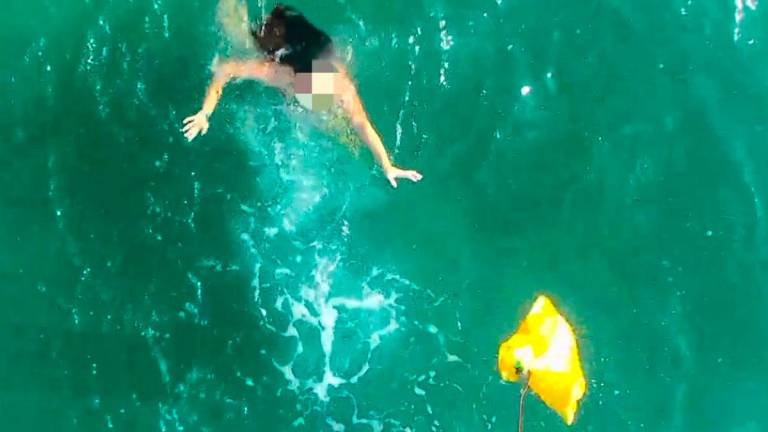 Un dron ayuda a rescatar a una joven bañista en Santa Pola