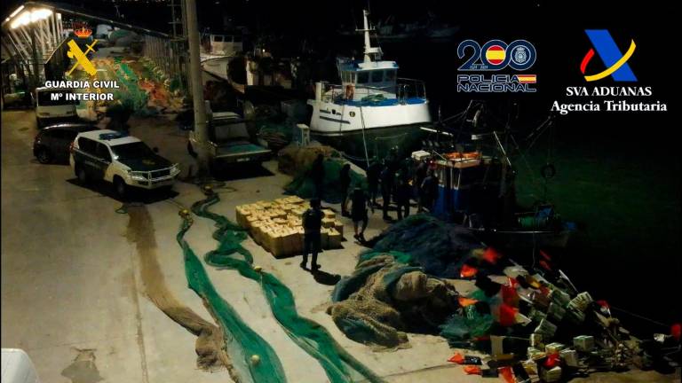 Dos detenidos en un pesquero con 1.824 kilos de hachís en las costas onubenses