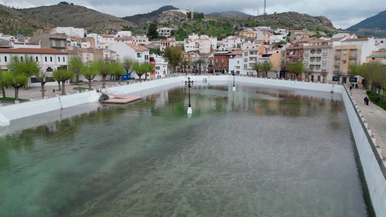 Ahora sí que está llena La Charca de Pegalajar: Toda la superficie cubierta de agua